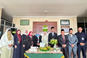 PA Padangsidimpuan Gelar Perayaan HUT Mahkamah Agung RI ke-80 dengan Potong Tumpeng